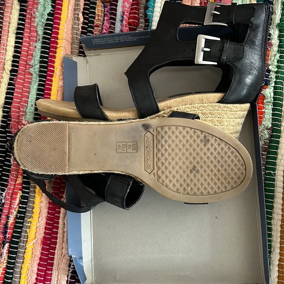 Sandals used 3x size 6 - Picture 2 of 3